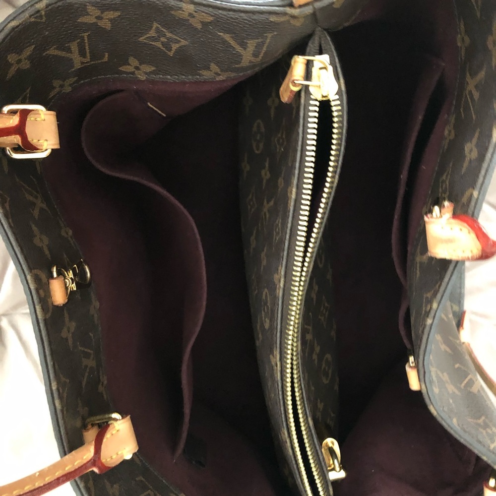 Authentic LV Montaigne GM MNG purse for sale - Picture 2 of 6